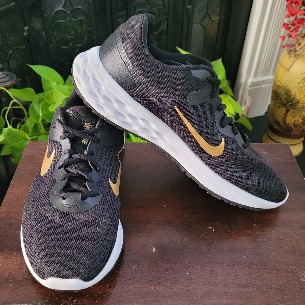 nike revolution black and gold